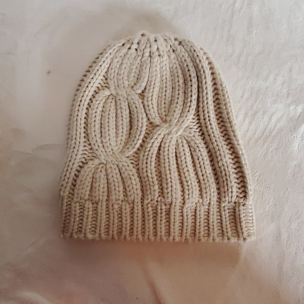 Cream colored Vera Wang beanie
